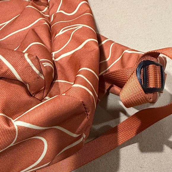 Patagonia Burnt Orange Backpack with Cream Abstract Lines 18x15 - Picture 9 of 10